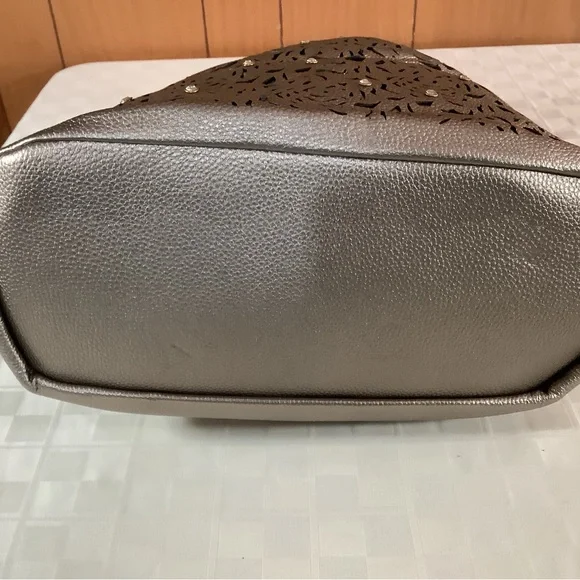 New gold 3 purse set - Picture 3 of 10